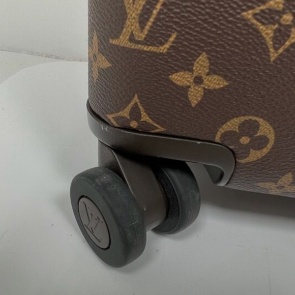 Louis Vuitton Horizon 50 Luggage - Picture 4 of 13